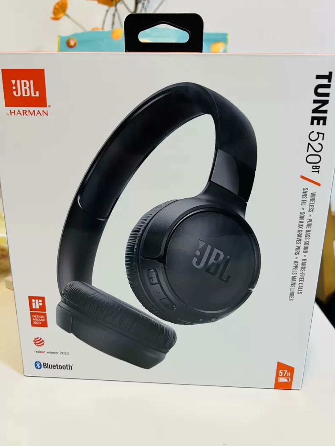 售价:39💰JBL头戴式🎧TUNE+710bt+无线蓝牙耳机长|||效续航游戏头戴式蓝牙耳机耳麦
JBL+TUNE+710BT头戴式无线蓝牙耳机，
它拥有珍珠白、深空黑、深海蓝、三种颜色
产品包装:单机，充电线，说明书，包装盒