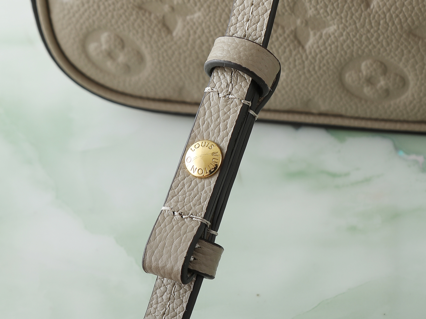 【顶级原单 独家实拍】M81862大象灰色 80349全皮麻将包系列腋下包，Easy Pouch On 