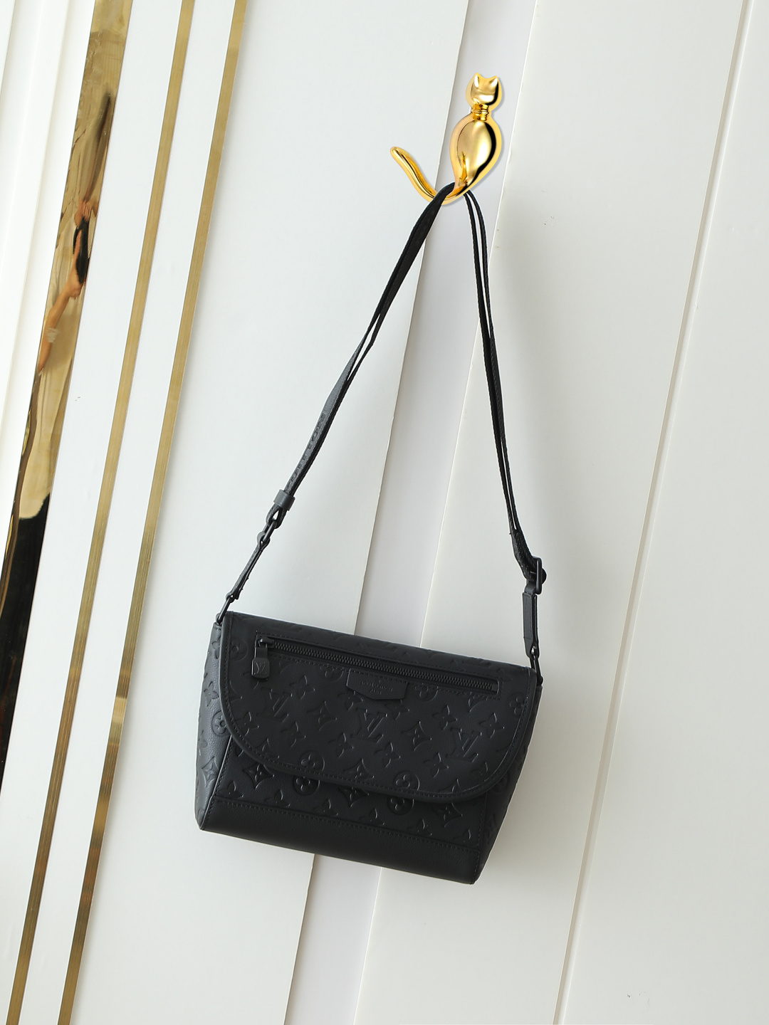 M14874 Bolso bandolera serie Pulse negro grabado