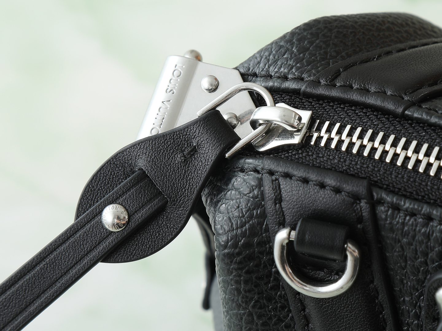 【顶级原单 独家实拍】M14623黑色 全皮机车包 M14702 M14700 NANO LV BIKE