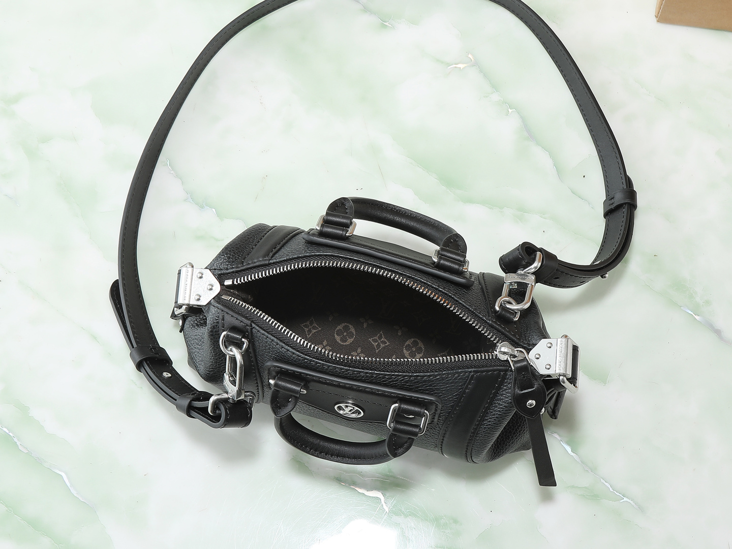 【顶级原单 独家实拍】M14623黑色 全皮机车包 M14702 M14700 NANO LV BIKE