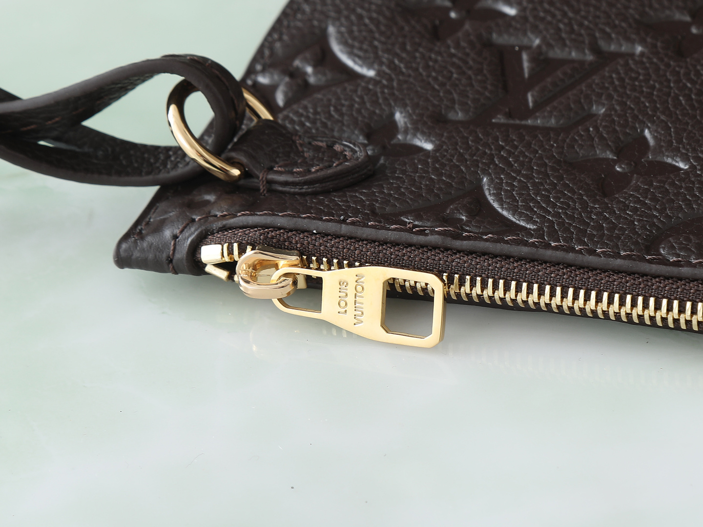 【顶级原单 独家实拍】M14042巧克力色m46725 标志性的Loop Hobo包在这个季节以丰富而多