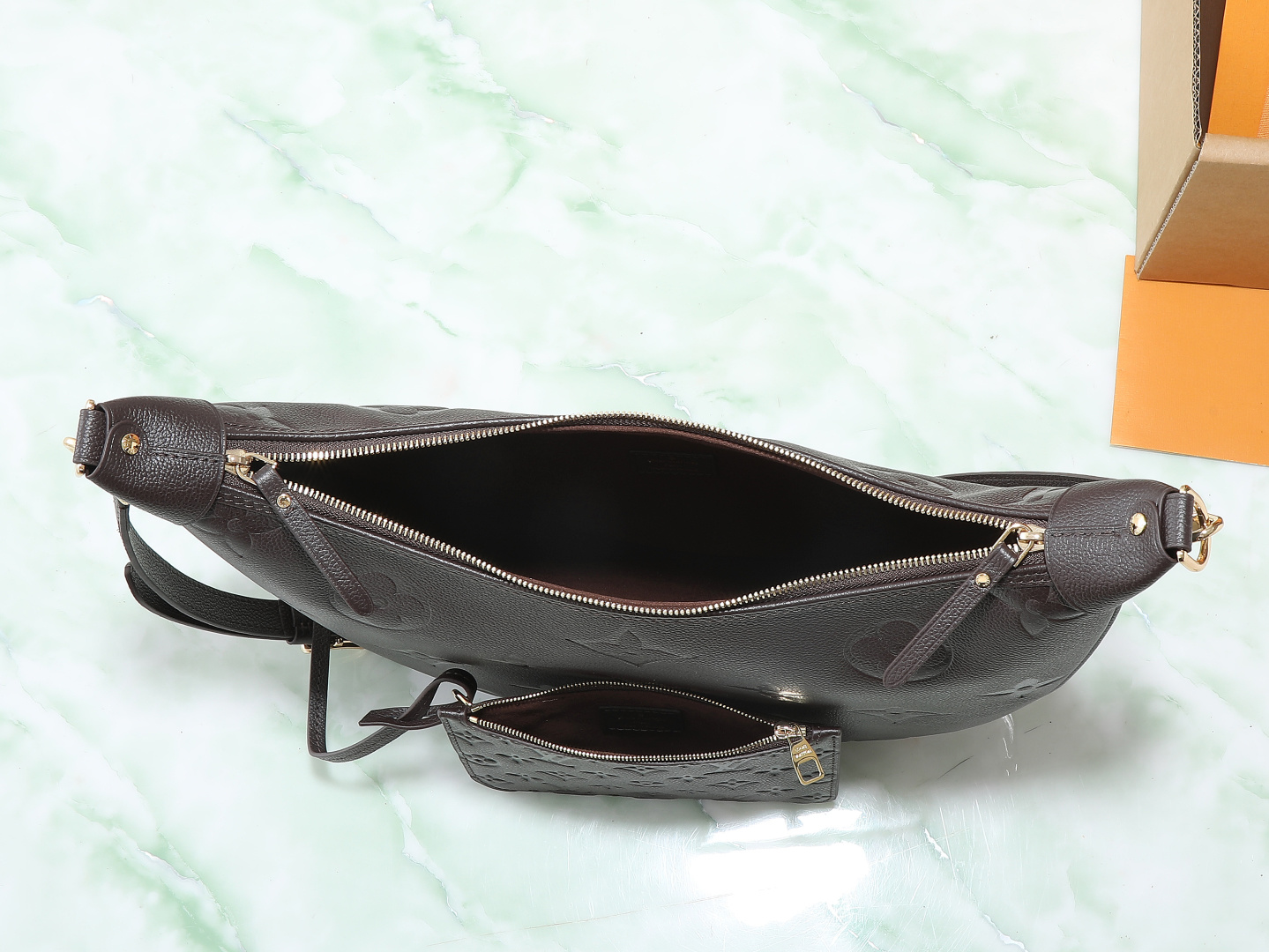 【顶级原单 独家实拍】M14042巧克力色m46725 标志性的Loop Hobo包在这个季节以丰富而多