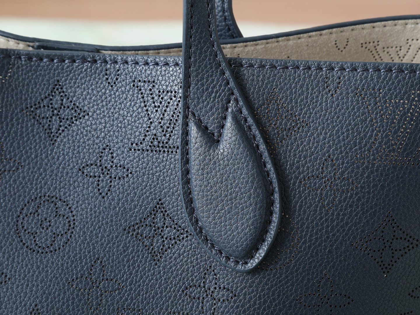 【顶级原单 独家实拍】M14317深蓝/镂空 全皮水桶包 Blossom Ys 小号手袋 本款 Blos