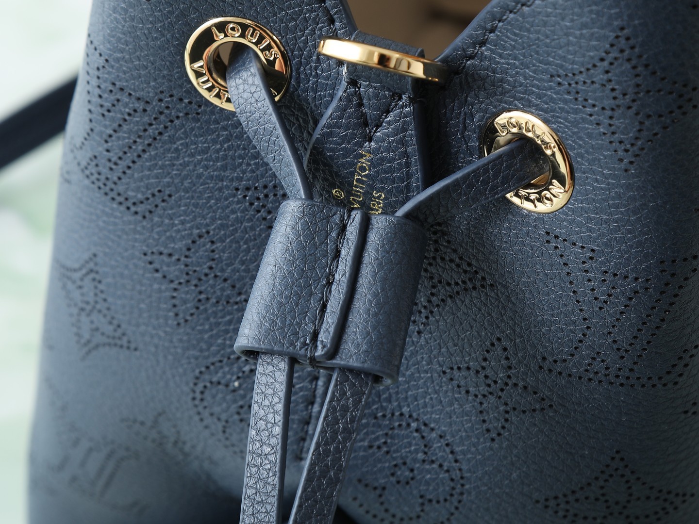 【顶级原单 独家实拍】M14315深蓝/镂空 全皮水桶包 BELLA 手袋 本款 Bella 手袋为 M