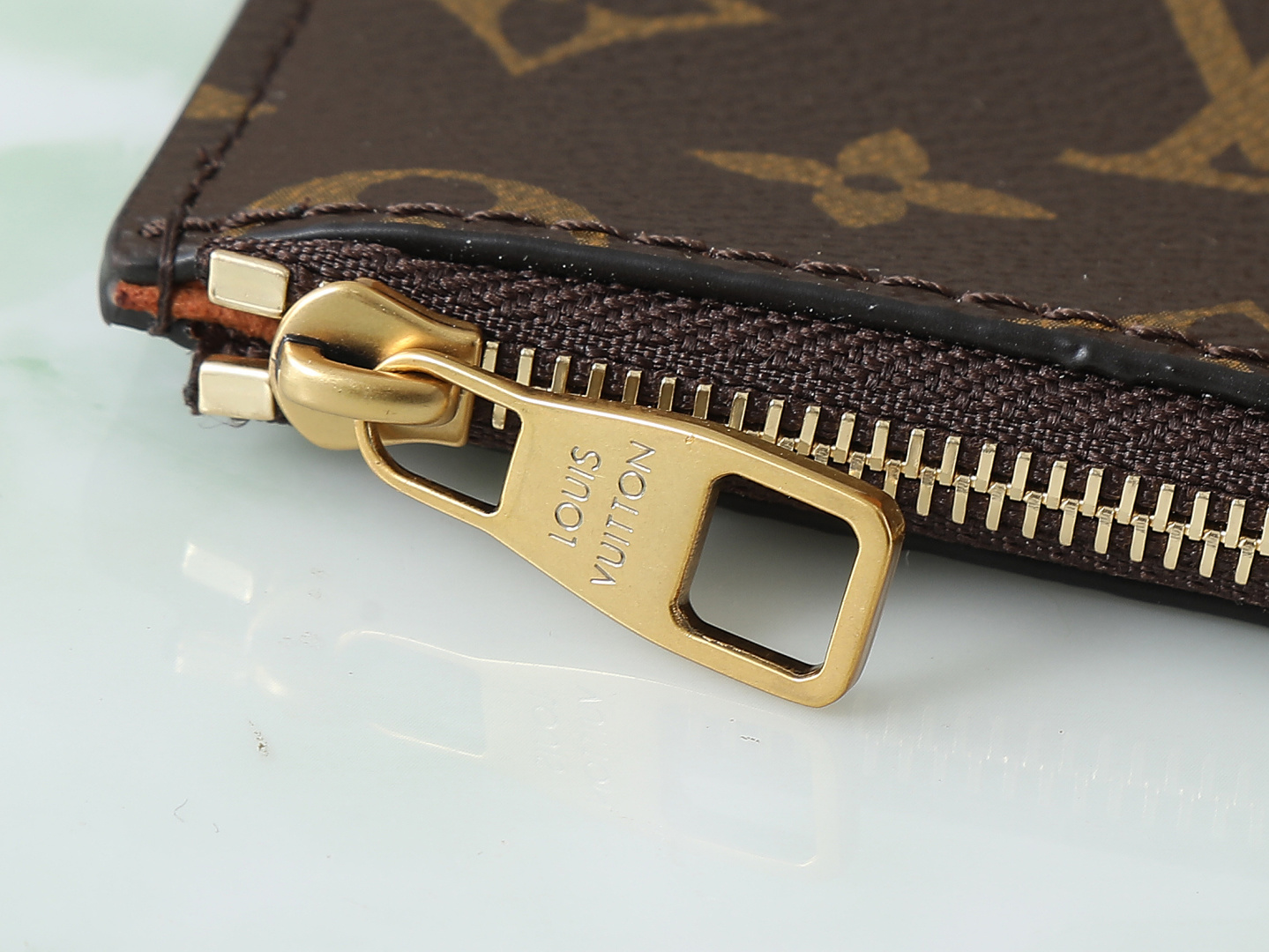 【顶级原单 独家实拍】M14642 焦糖色 Low Key Cookie 中号手袋,以典雅设计彰显品牌传