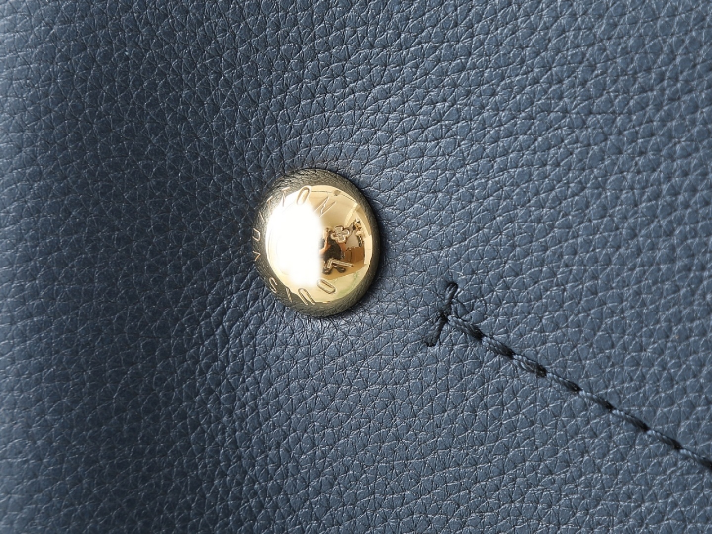 【顶级原单 独家实拍】M14310深蓝 m53188这款Carmel包由Mahina穿孔小牛皮制成,其低