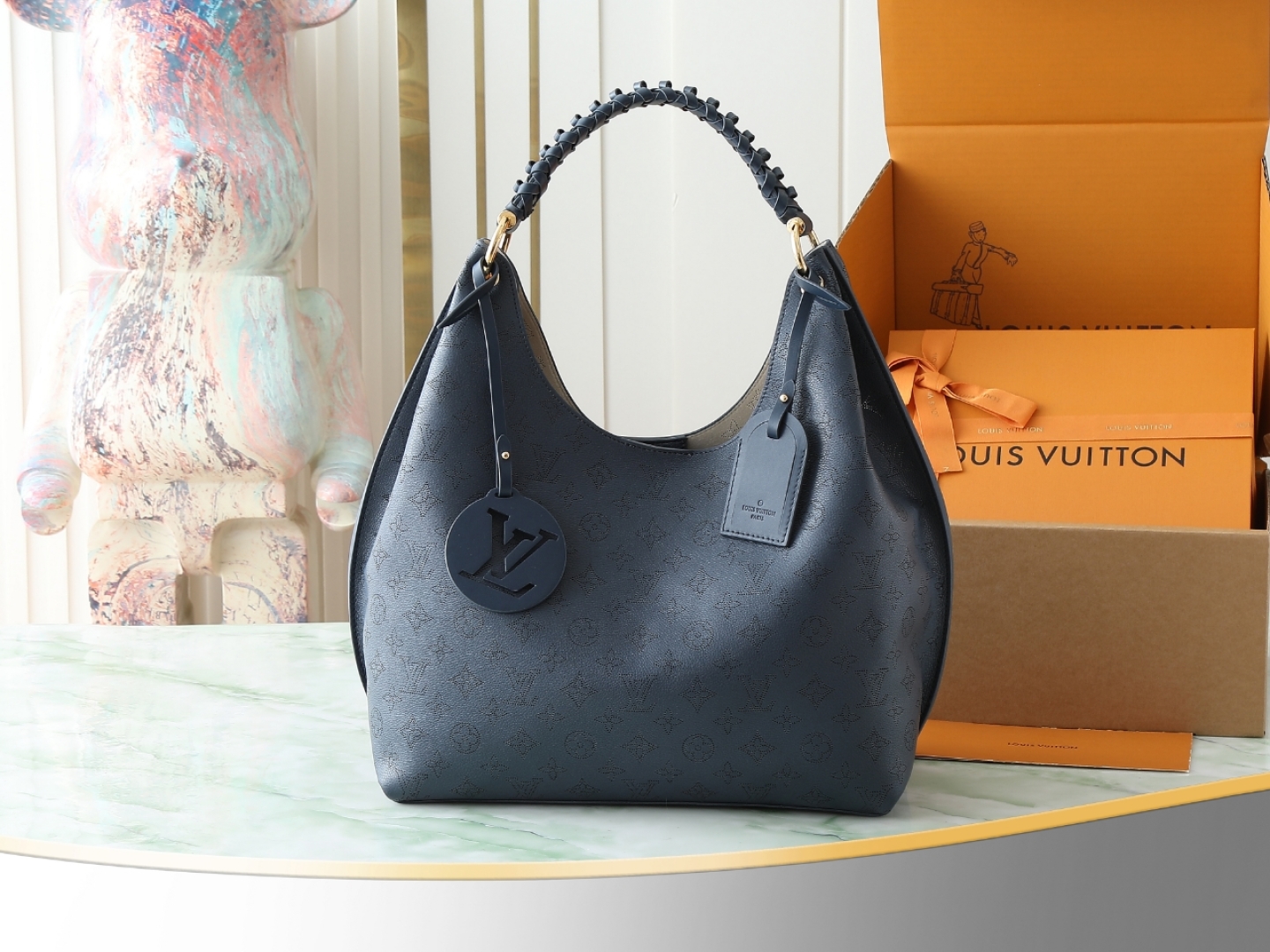 【顶级原单 独家实拍】M14310深蓝 m53188这款Carmel包由Mahina穿孔小牛皮制成，其低