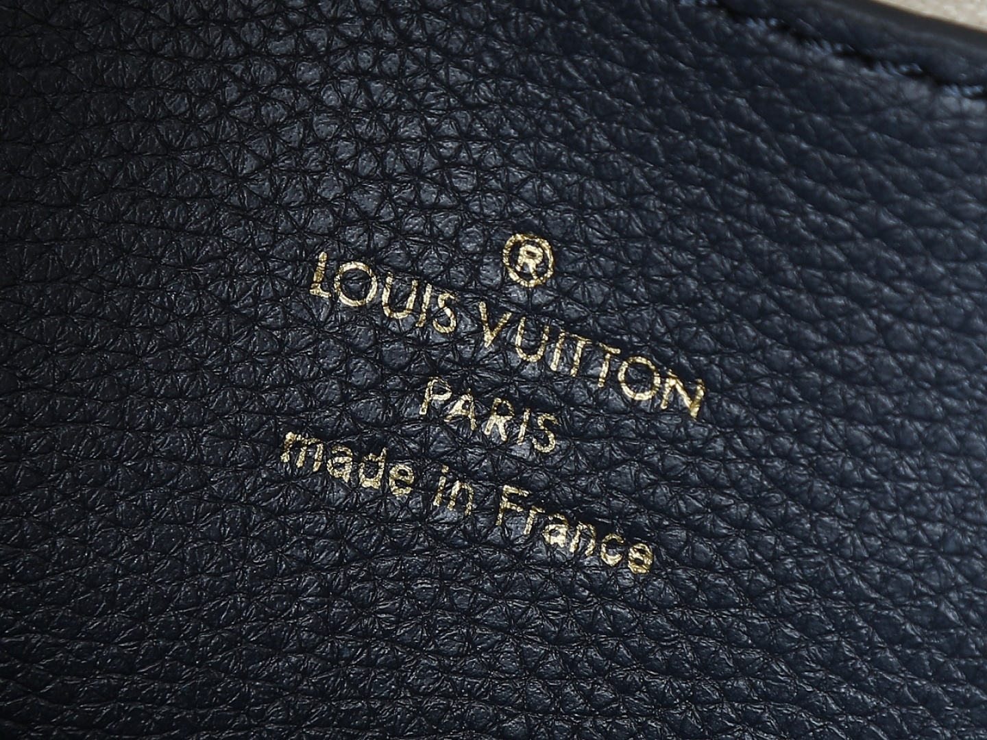 【顶级原单 独家实拍】M14310深蓝 m53188这款Carmel包由Mahina穿孔小牛皮制成,其低