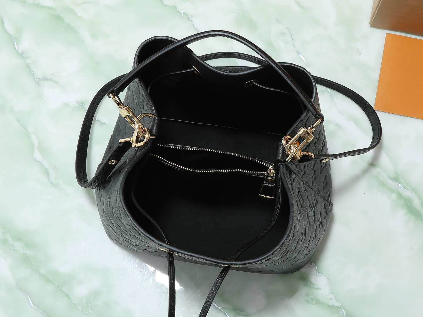 【顶级原单 独家实拍】M45256 NéoNoé 中号水桶包取材 Monogram Empreinte