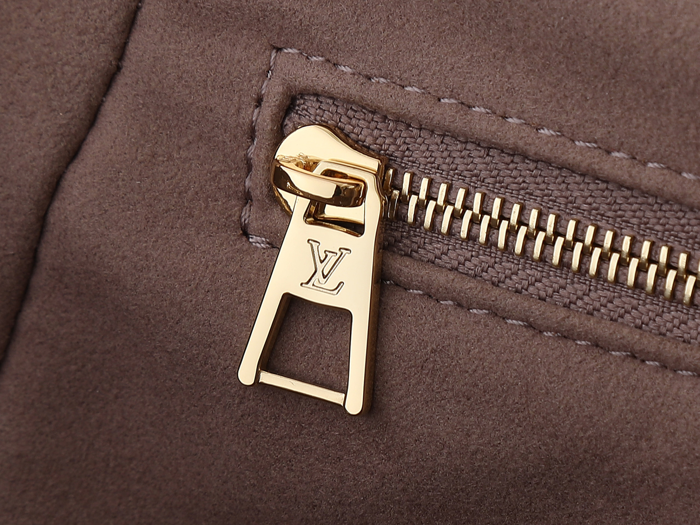 【顶级原单 独家实拍】M14659 沙色 本款 Anytime 小号手袋回溯诞生于 1988 年的 Pr