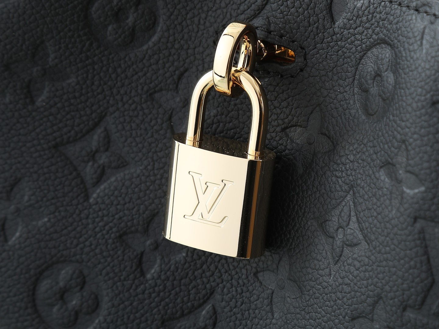 【顶级原单 独家实拍】M14414黑色 本款 Anytime 小号手袋回溯诞生于 1988 年的 Pro