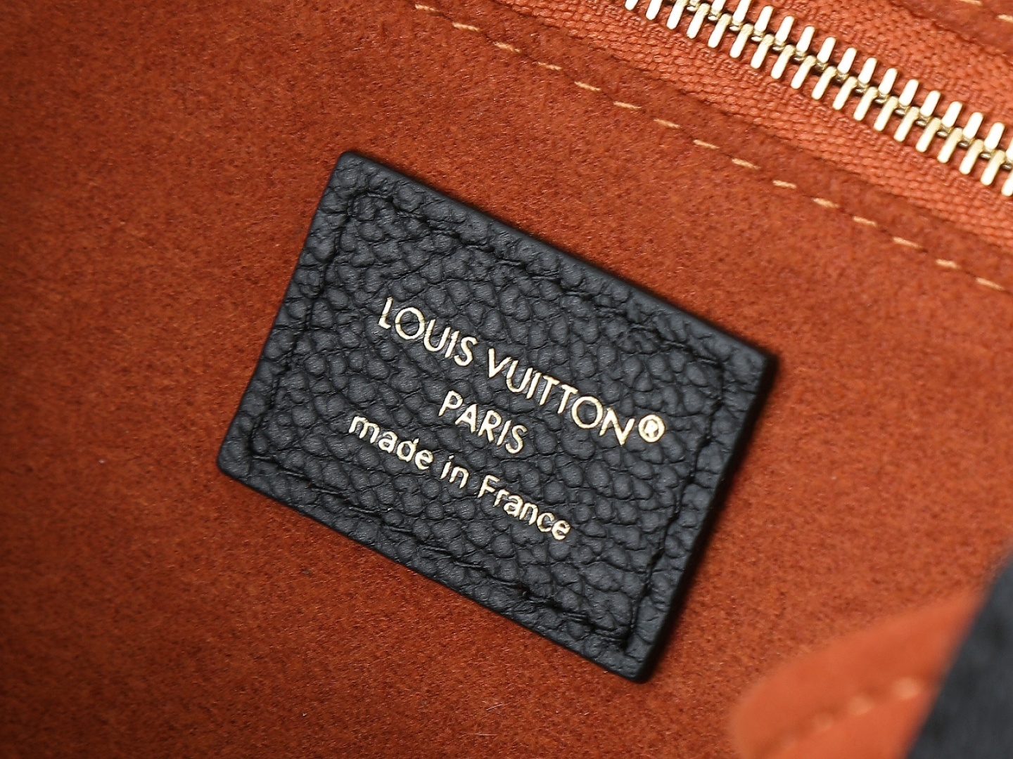 【顶级原单 独家实拍】M14414黑色 本款 Anytime 小号手袋回溯诞生于 1988 年的 Pro