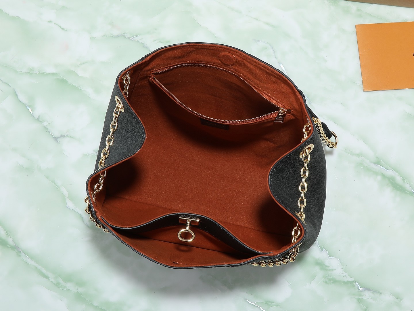 【顶级原单 独家实拍】M14414黑色 本款 Anytime 小号手袋回溯诞生于 1988 年的 Pro