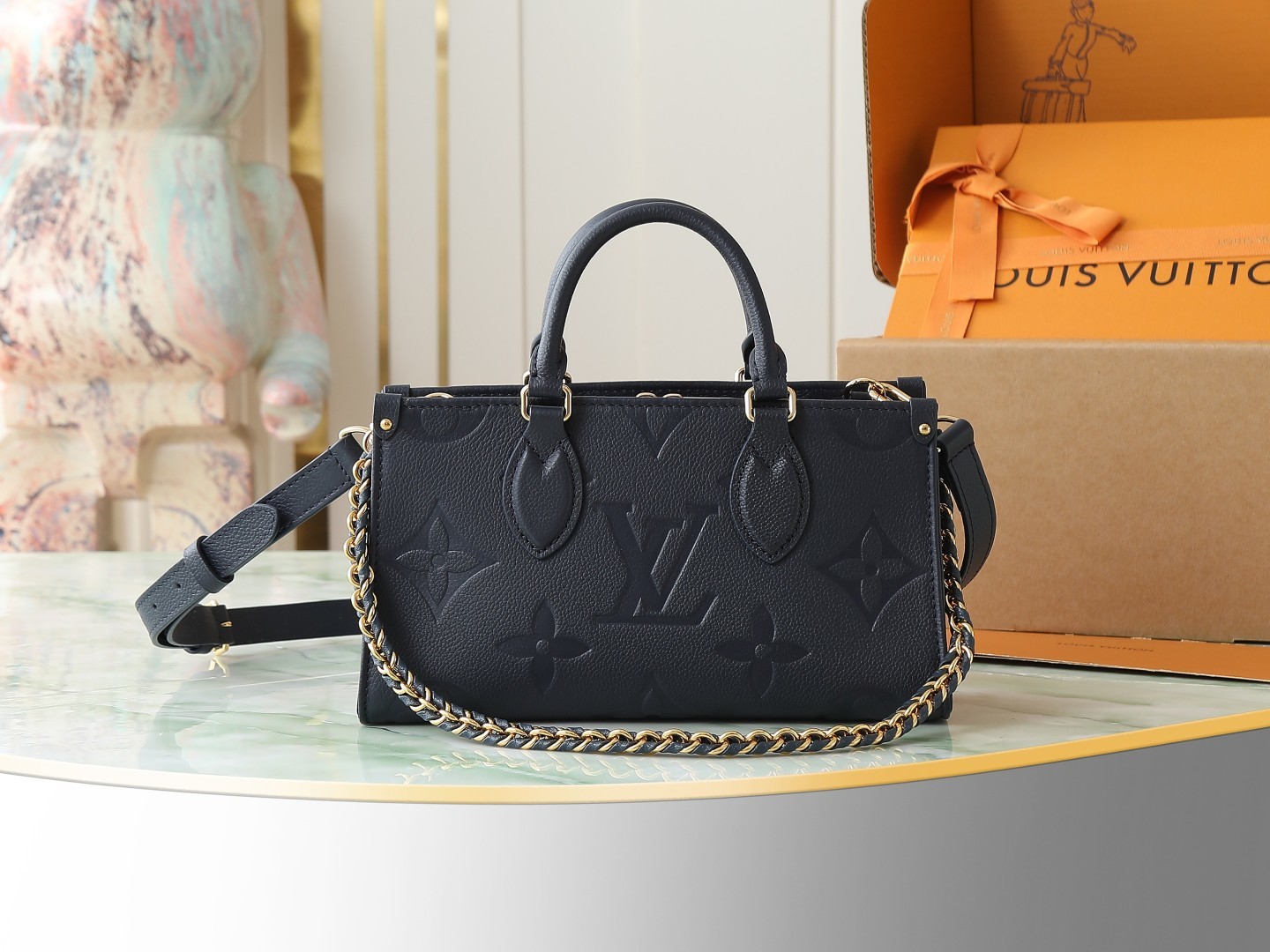 【顶级原单 独家实拍】M23640 深蓝压花 本款 OnTheGo 小号手袋为 Monogram Emp
