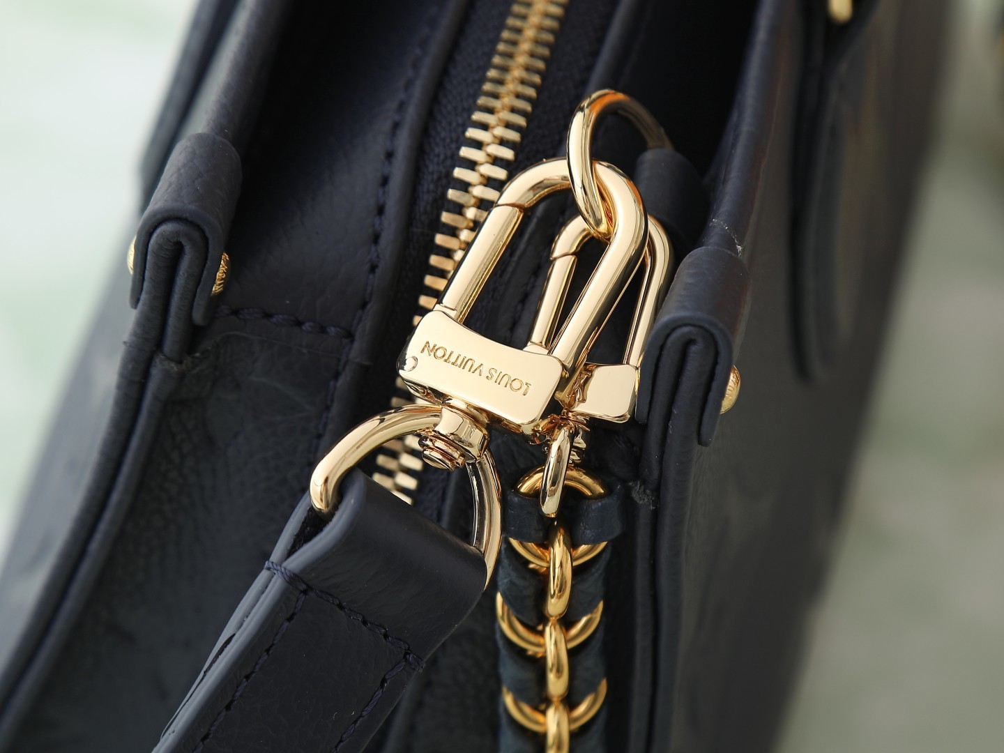 【顶级原单 独家实拍】M23640 深蓝压花 本款 OnTheGo 小号手袋为 Monogram Emp