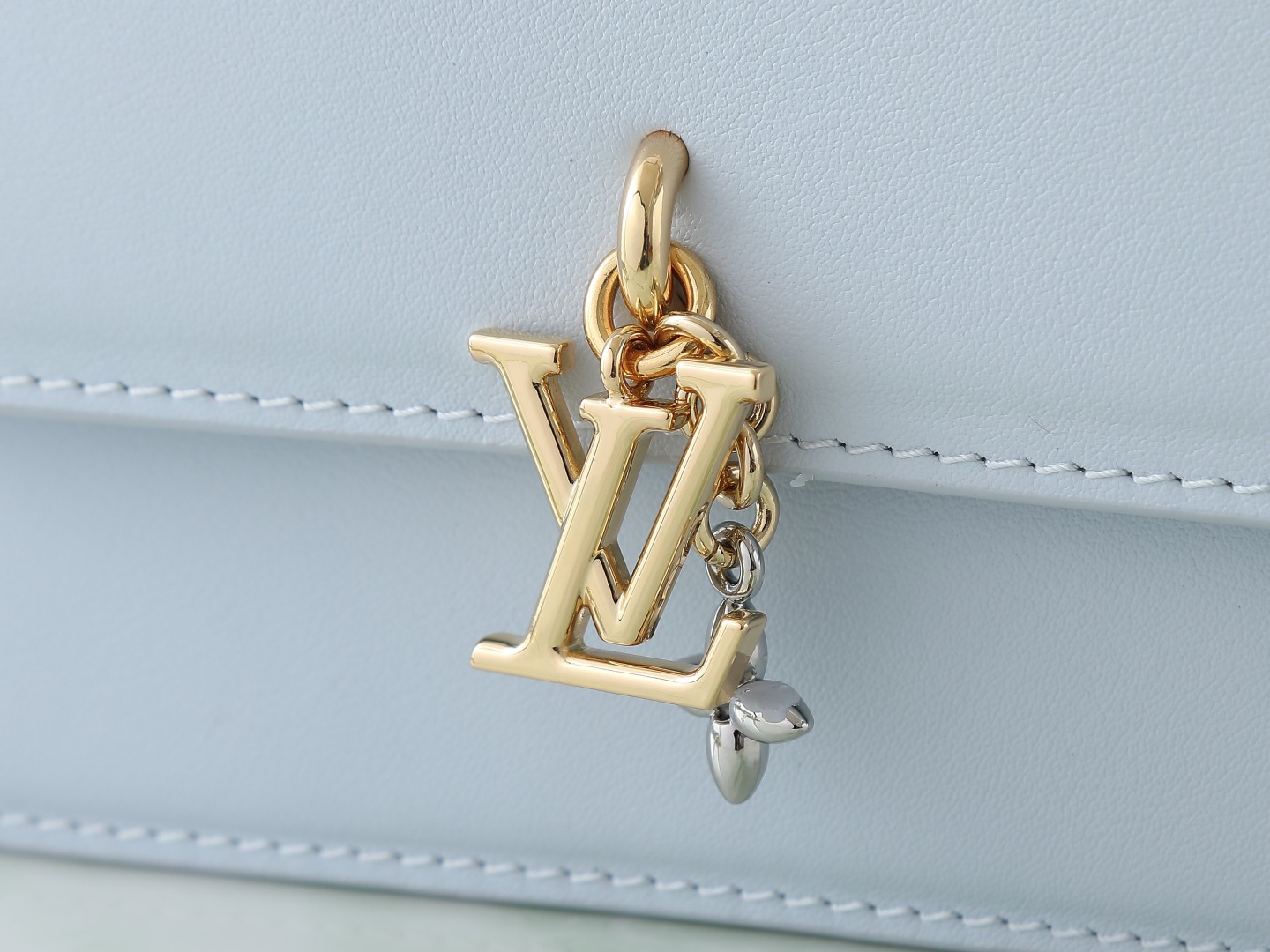 【顶级原单 独家实拍】M14547浅蓝色 全皮链条包 当季新款 WALLET ON CHAIN LV B