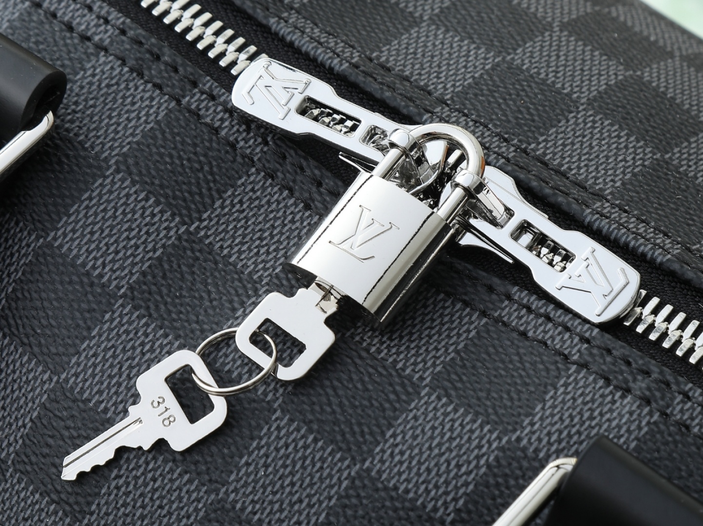 【顶级原单 独家实拍】N41413黑格 KEEPALL 55 旅行袋(配肩带)这款以Damier Gra