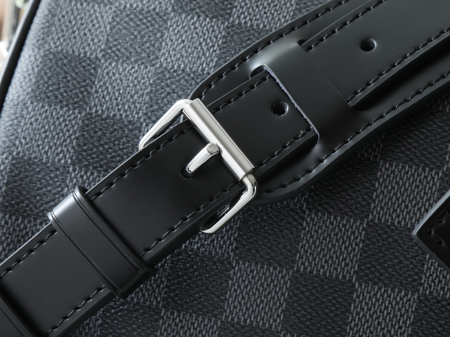 【顶级原单 独家实拍】N41413黑格 KEEPALL 55 旅行袋(配肩带)这款以Damier Gra