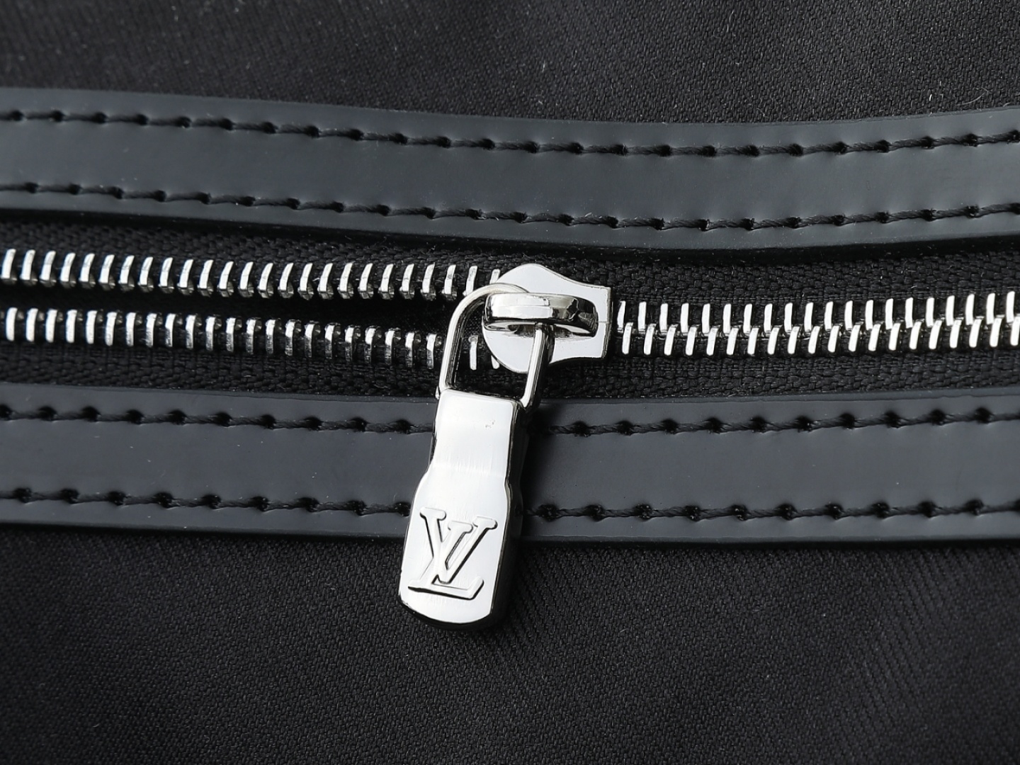 【顶级原单 独家实拍】N41413黑格 KEEPALL 55 旅行袋(配肩带)这款以Damier Gra
