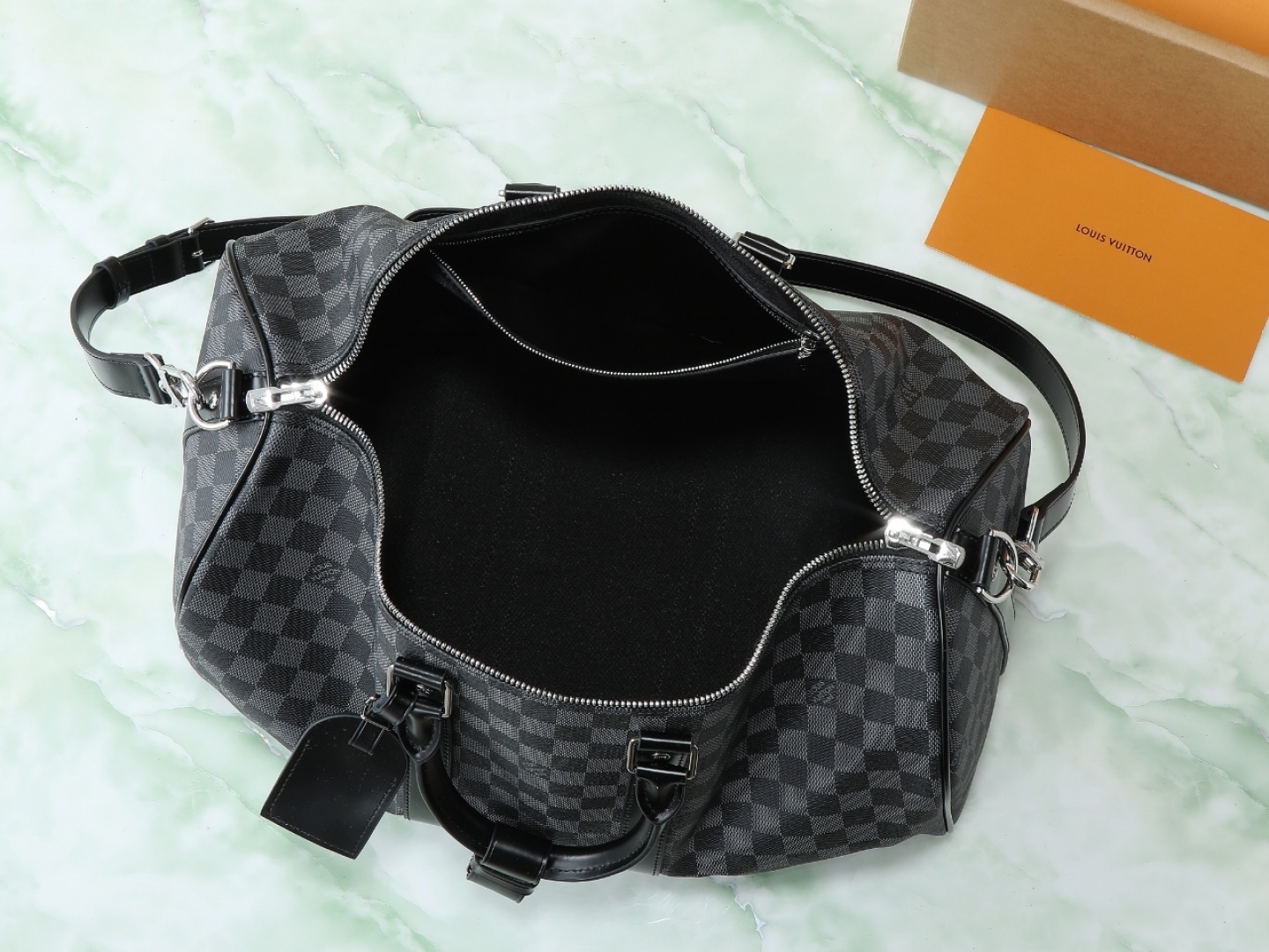 【顶级原单 独家实拍】N41418黑格 KEEPALL 50旅行袋(配肩带)这款以Damier Grap