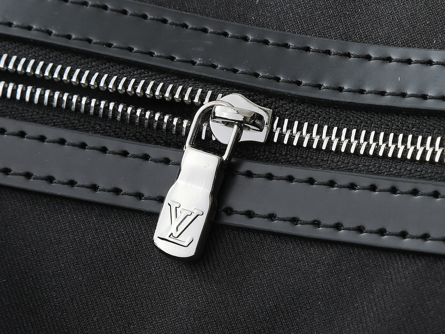 【顶级原单 独家实拍】N41418黑格 KEEPALL 50旅行袋(配肩带)这款以Damier Grap