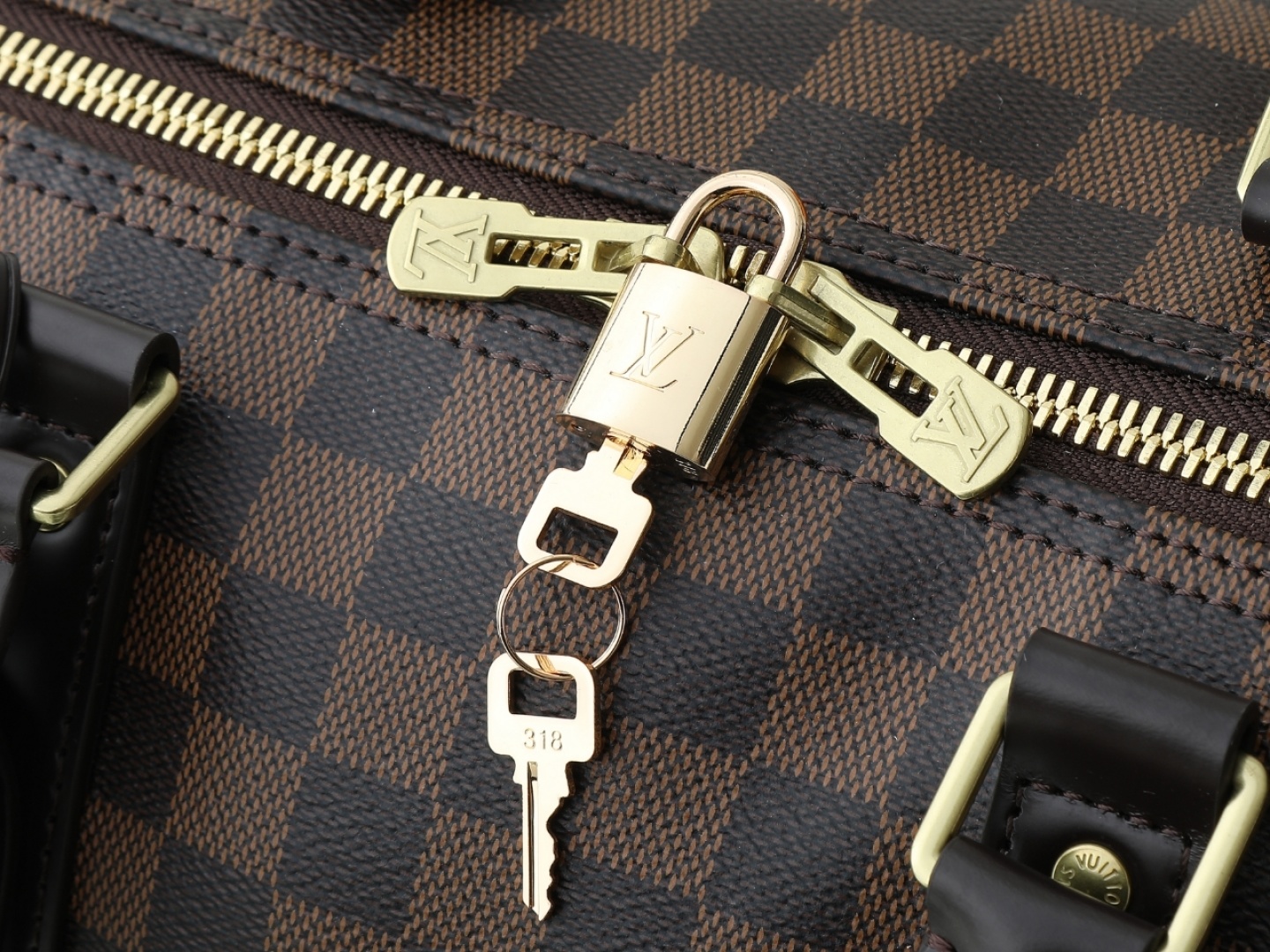 【顶级原单 独家实拍】M41413啡格 KEEPALL 55 旅行袋(配肩带)这款以Damier Gra