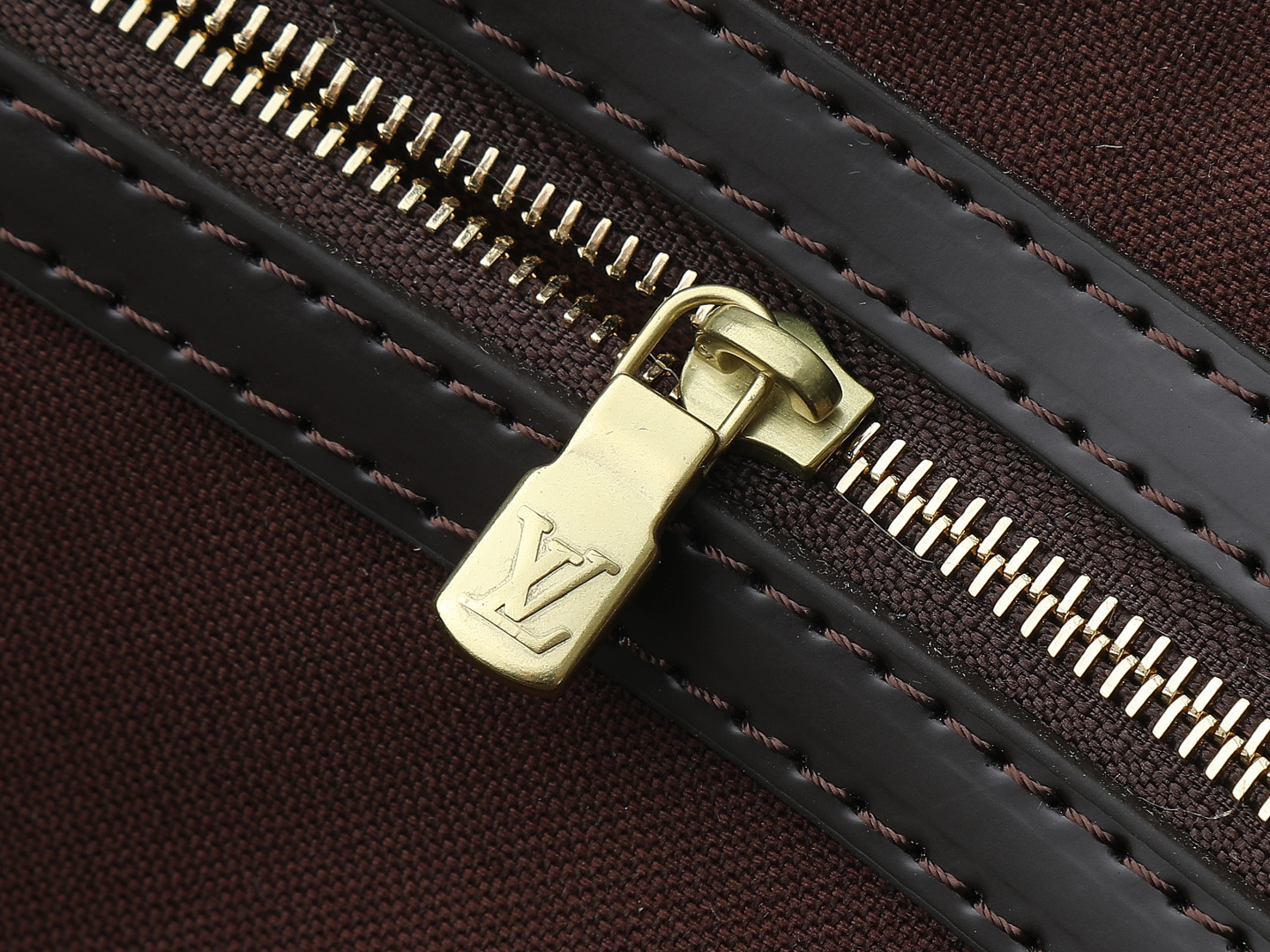 【顶级原单 独家实拍】M41416啡格 KEEPALL 50旅行袋(配肩带)这款以Damier Grap