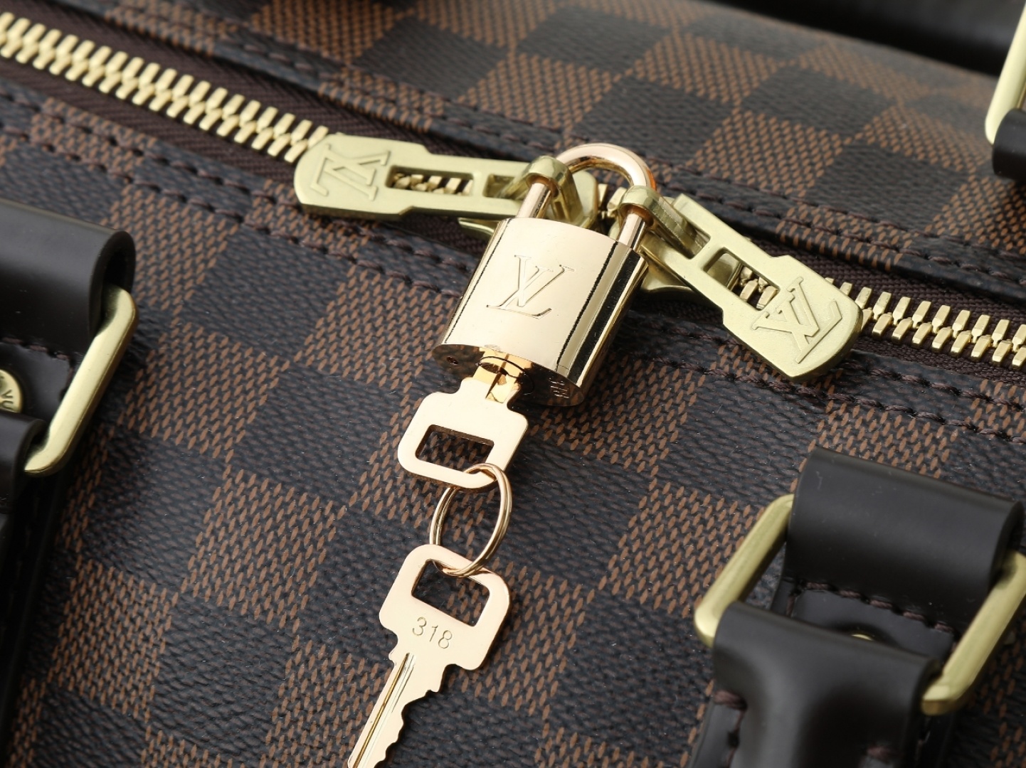 【顶级原单 独家实拍】M41418啡格 KEEPALL 50旅行袋(配肩带)这款以Damier Grap