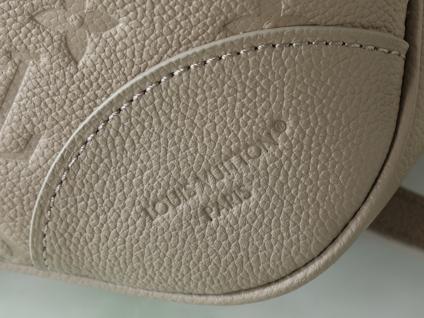 【顶级原单 独家实拍】M25854 这款经典的布洛涅手袋经过升级,采用了宽敞的GM尺寸,非常适合携带笔记