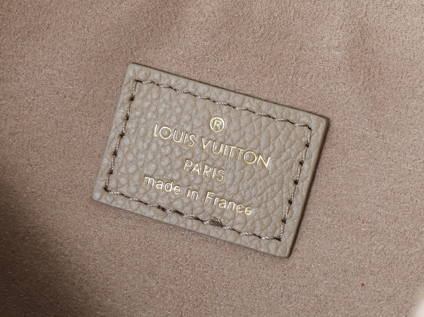 【顶级原单 独家实拍】M25854 这款经典的布洛涅手袋经过升级,采用了宽敞的GM尺寸,非常适合携带笔记