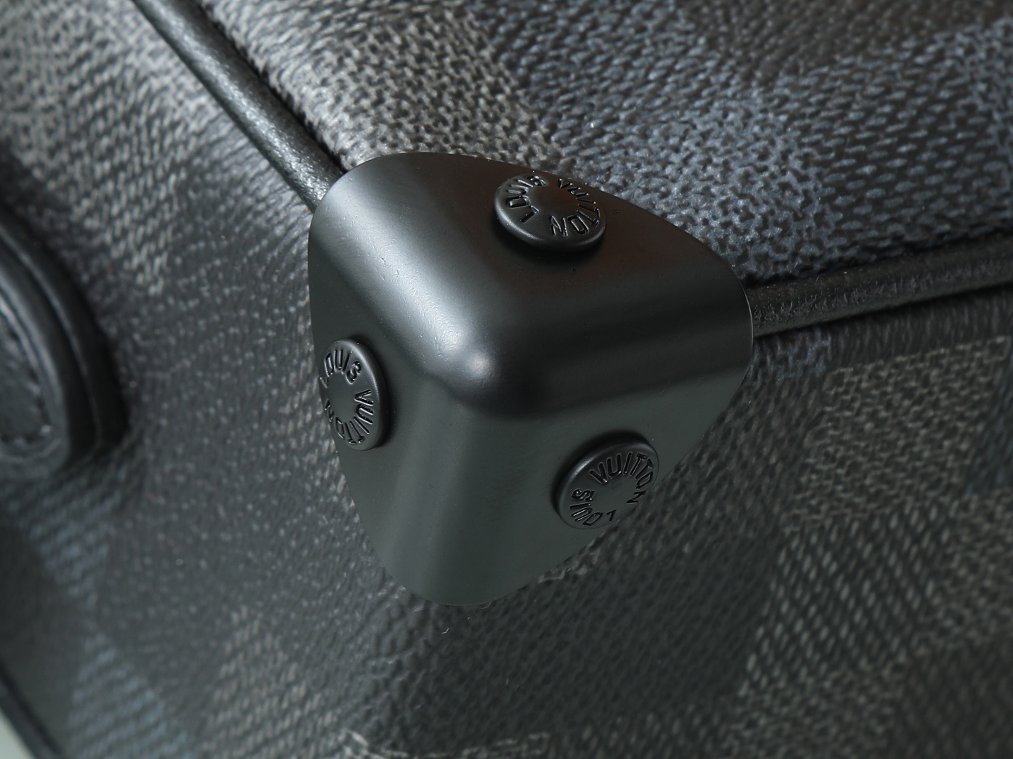 【顶级原单 独家实拍】 M14922 本款Mini Soft Trunk手袋为Damoflage Bla