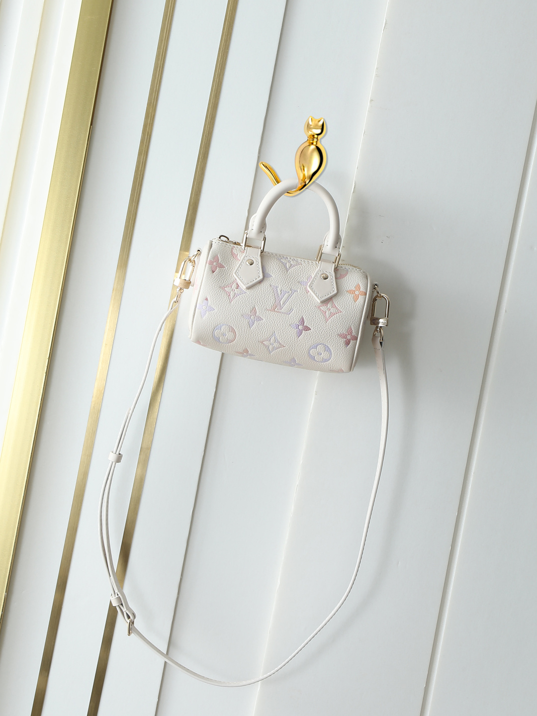 M25591 Bolso Speedy Pillow de cuero completo en color degradado blanquecino Este bolso Nano Speedy
