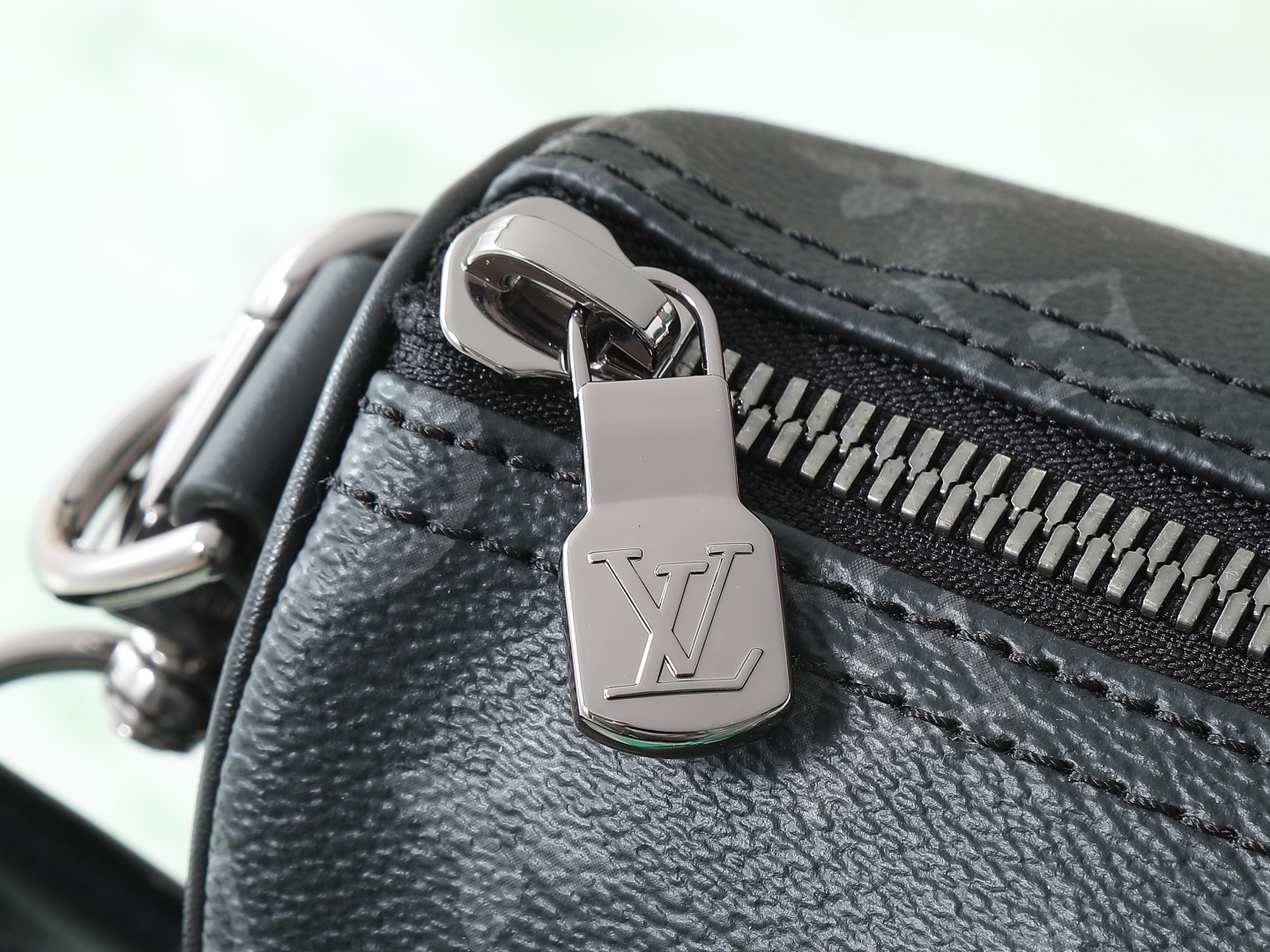 【顶级原单 独家实拍】M25885黑花/绿色 男包枕头包 KEEPALL BANDOULIÈRE 25