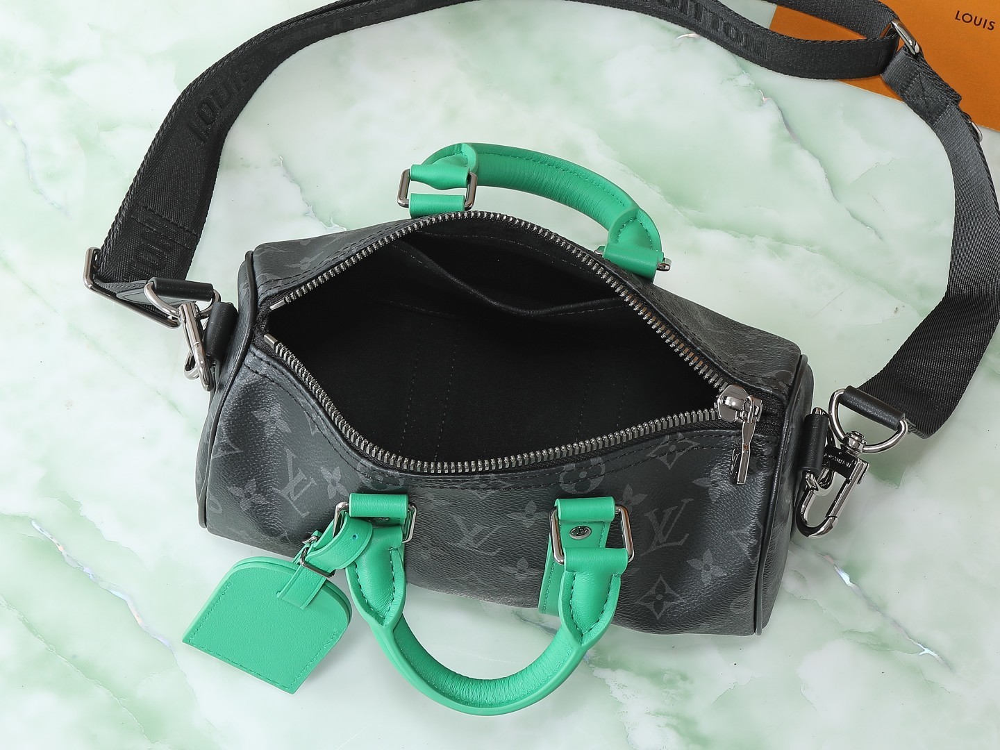【顶级原单 独家实拍】M25885黑花/绿色 男包枕头包 KEEPALL BANDOULIÈRE 25