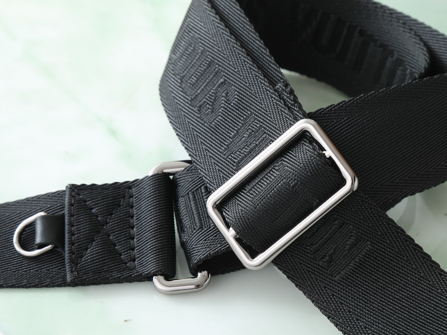 【顶级原单 独家实拍】M25885黑花/绿色 男包枕头包 KEEPALL BANDOULIÈRE 25