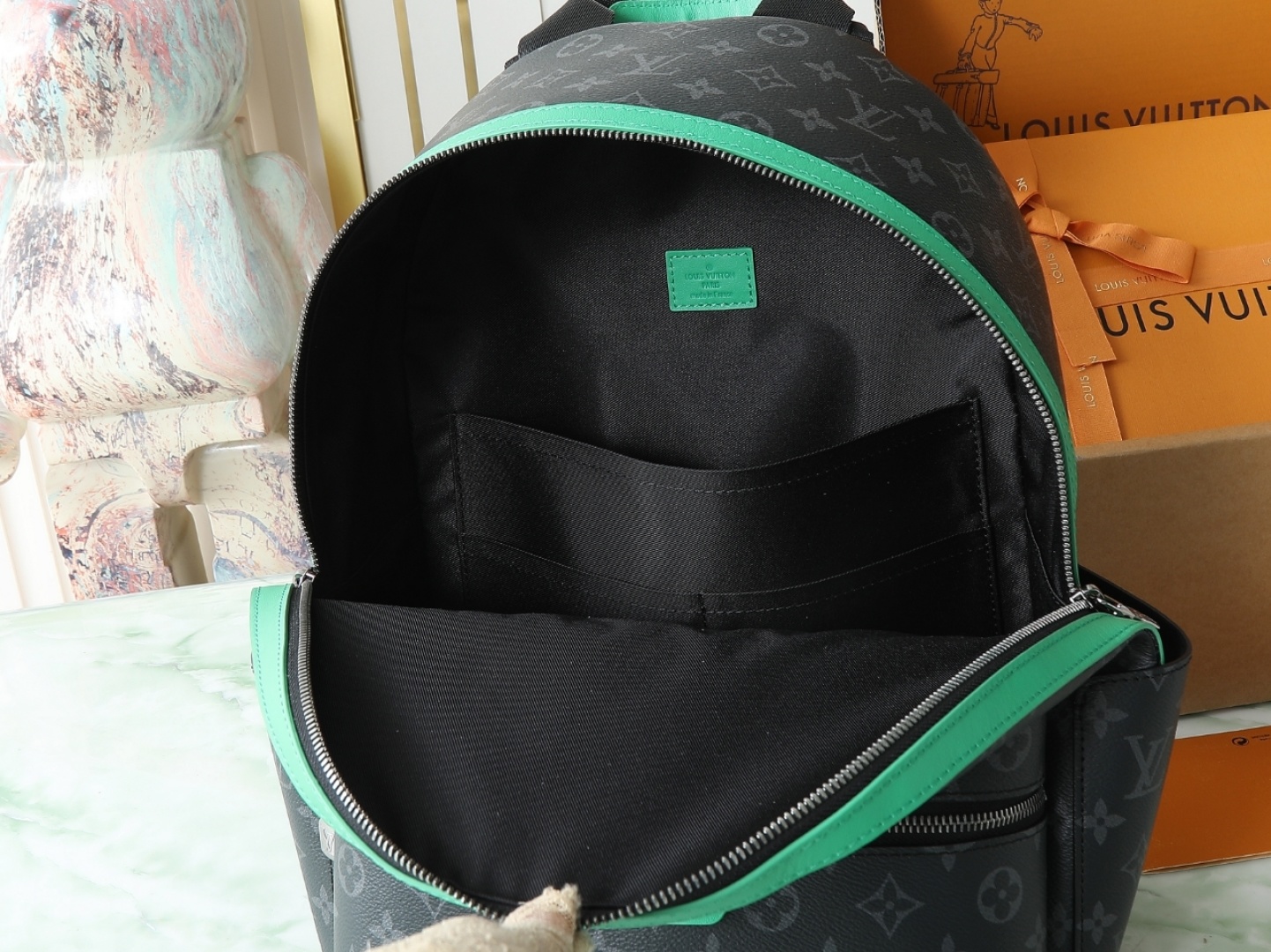 【顶级原单 独家实拍】 M25887 变码芯片163C 本款 Discovery 小号双肩包取材 Mon