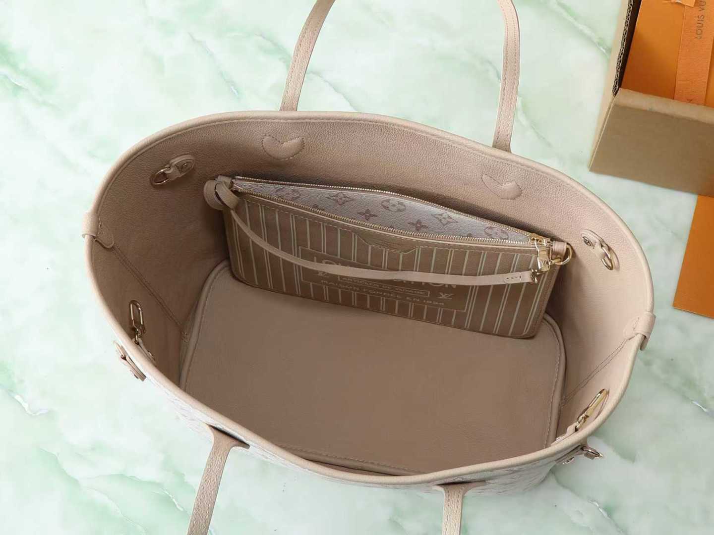 【顶级原单 独家实拍】M25665 沙丘色這款雙面設計的Neverfull Inside Out MM是