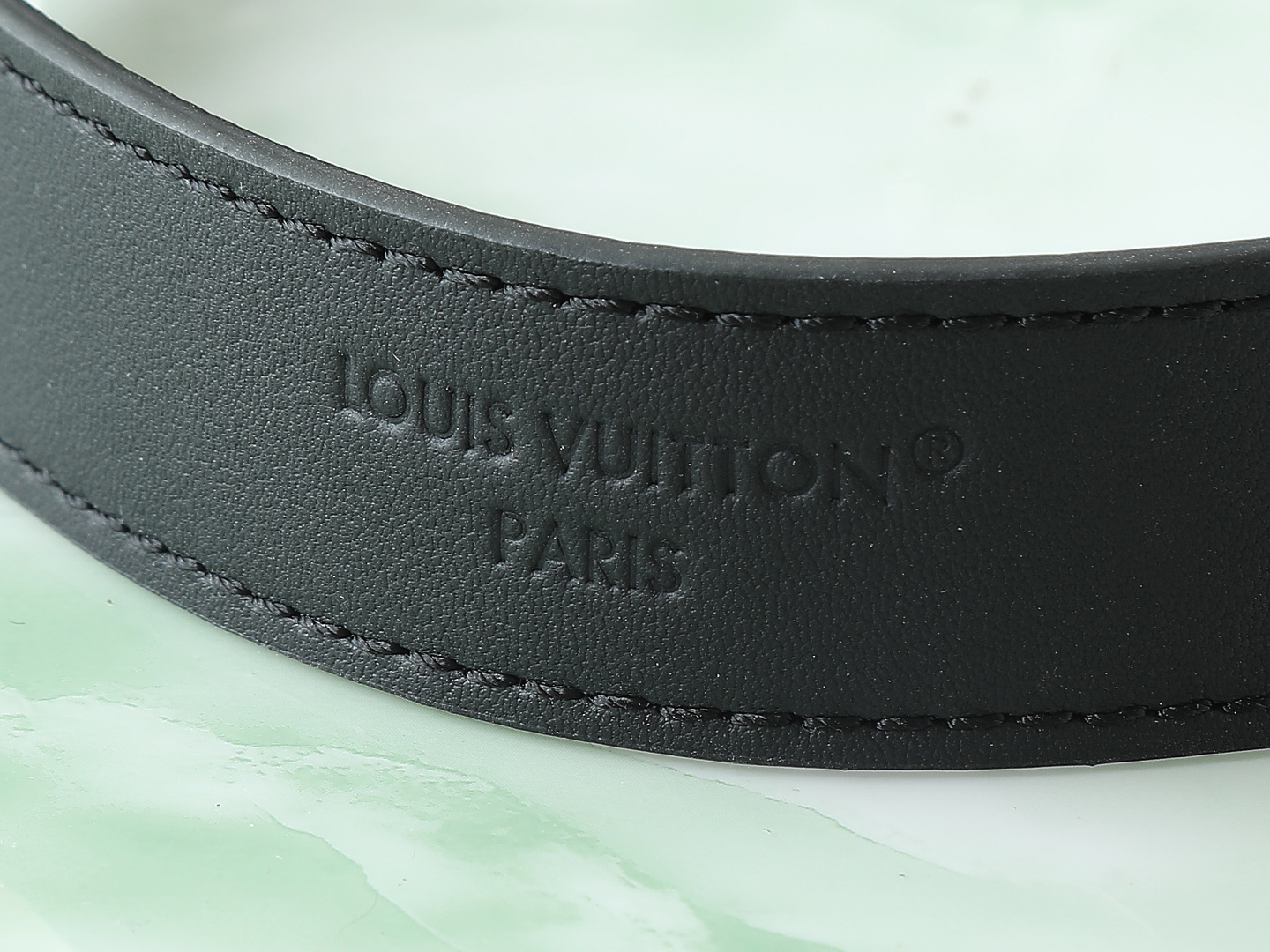 【顶级原单 独家实拍】M25545 這款LV Vibe系列的Off Duty MM手袋兼具實用功能與低調