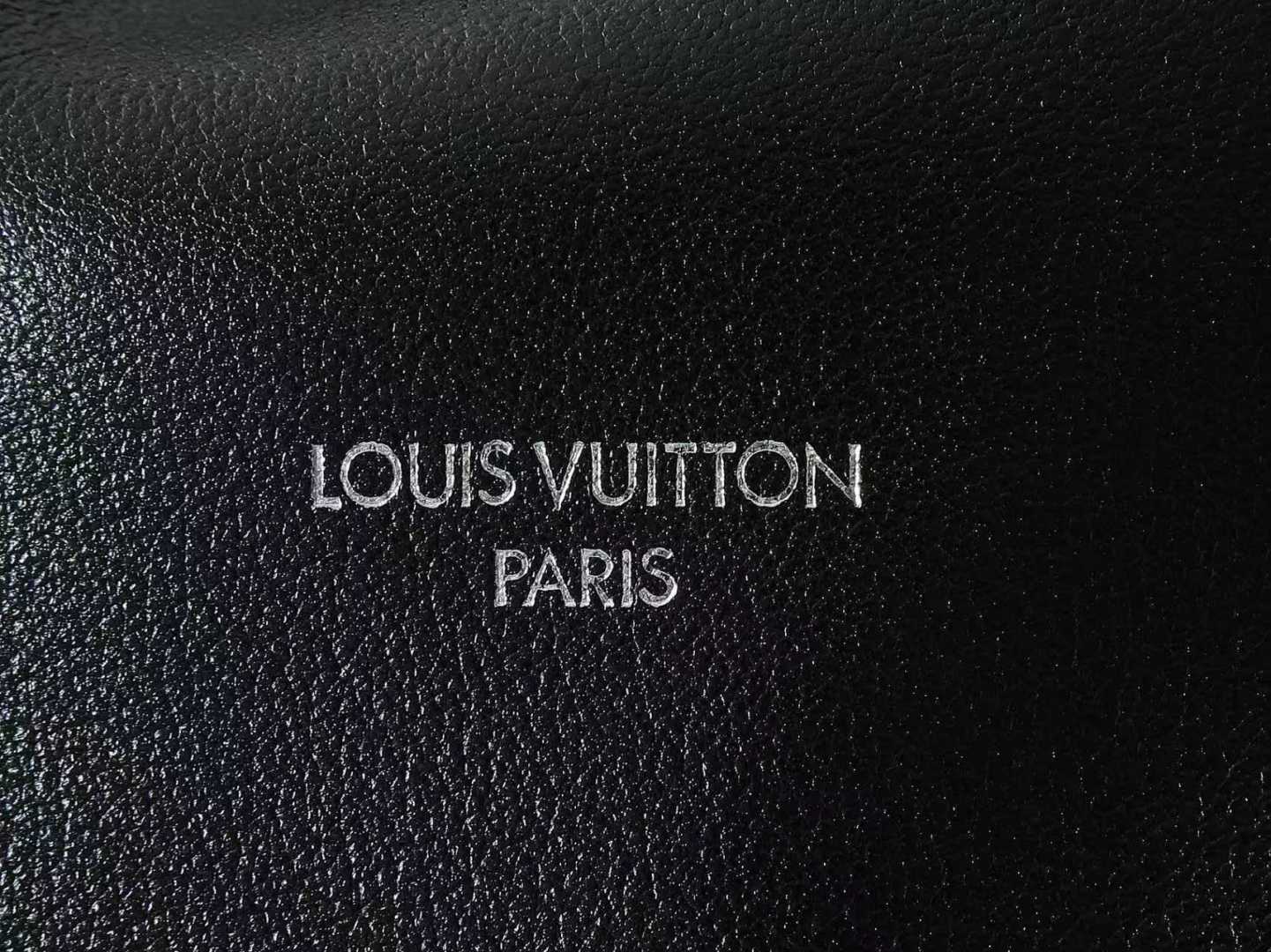 【顶级原单 独家实拍】M25545 這款LV Vibe系列的Off Duty MM手袋兼具實用功能與低調