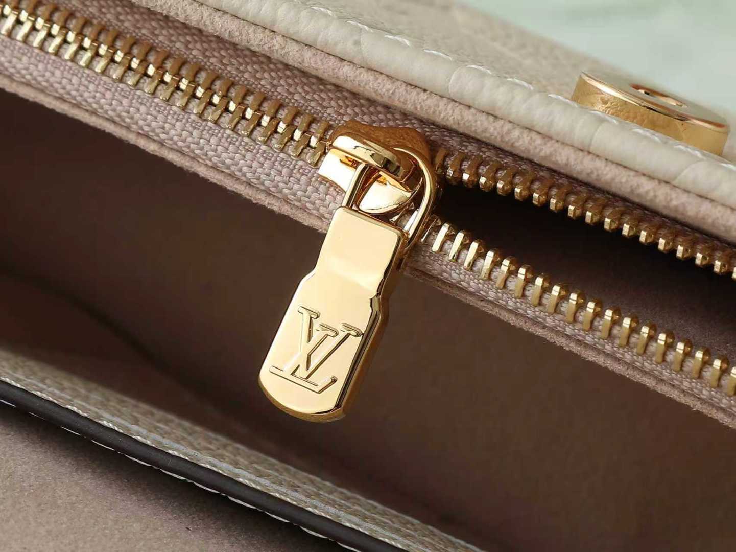 【顶级原单 独家实拍】M82210米白色全皮链条包系列 Wallet On Chain Ivy 手袋取材