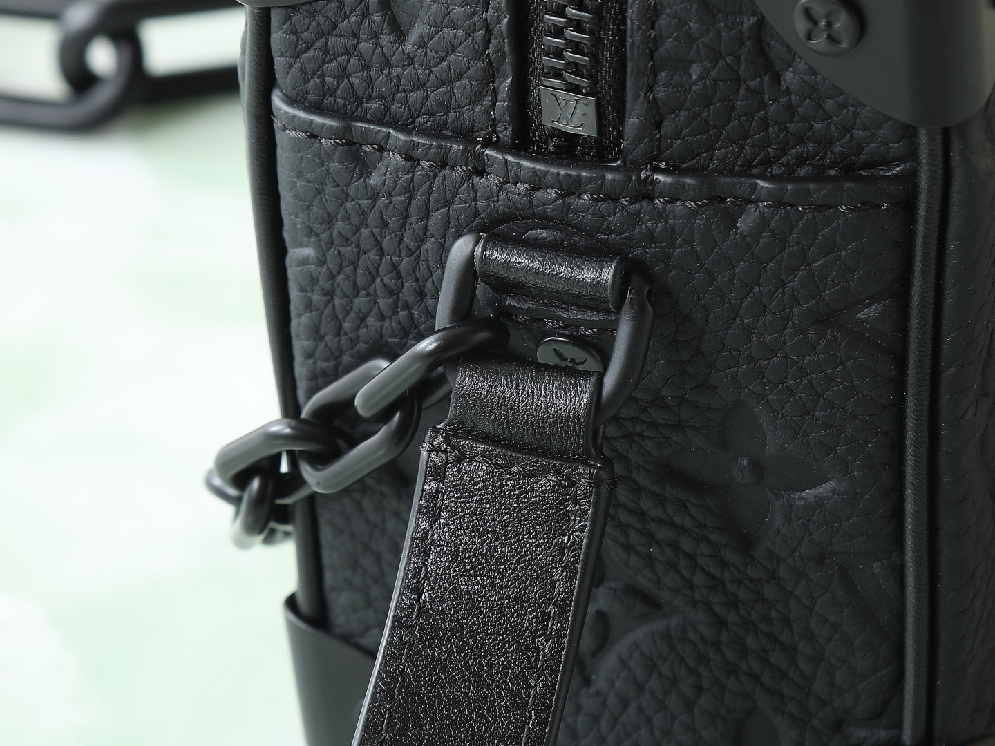 【顶级原单 独家实拍】M55702,加强版163芯片 黑色荔枝纹 MINI SOFT TRUNK 手袋