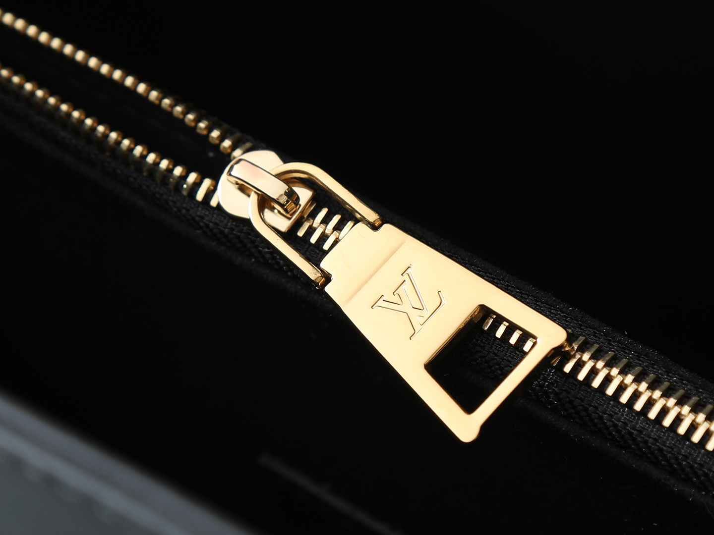 【顶级原单 独家实拍】M25575黑色Avenue MM(Avenue MM)是格兰帕莱手提包的现代替代