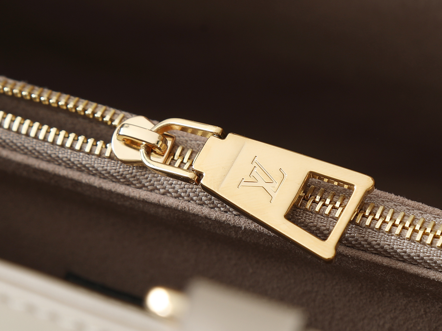 【顶级原单 独家实拍】M25575灰色Avenue MM(Avenue MM)是格兰帕莱手提包的现代替代