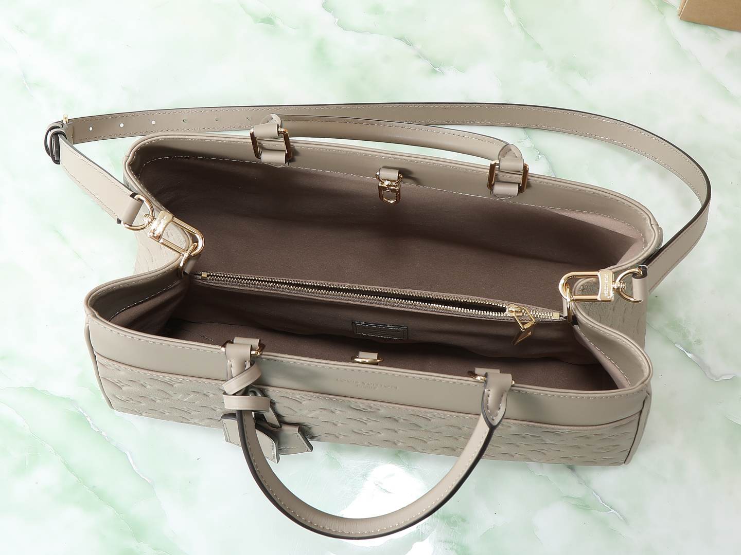 【顶级原单 独家实拍】M25575灰色Avenue MM(Avenue MM)是格兰帕莱手提包的现代替代