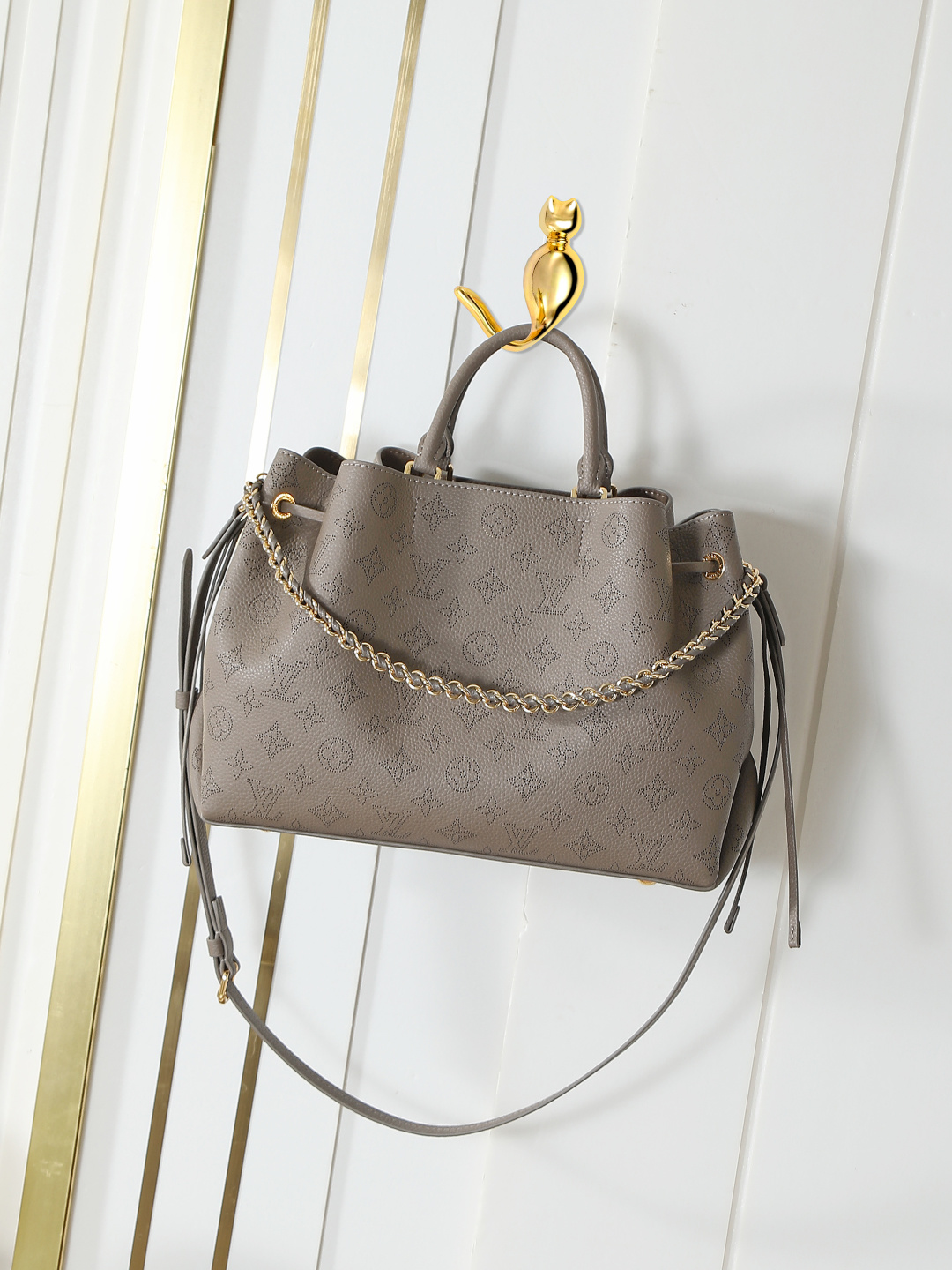 M25876 Bolso de mano con cadena en piel verde oliva Bolso Bella Tote