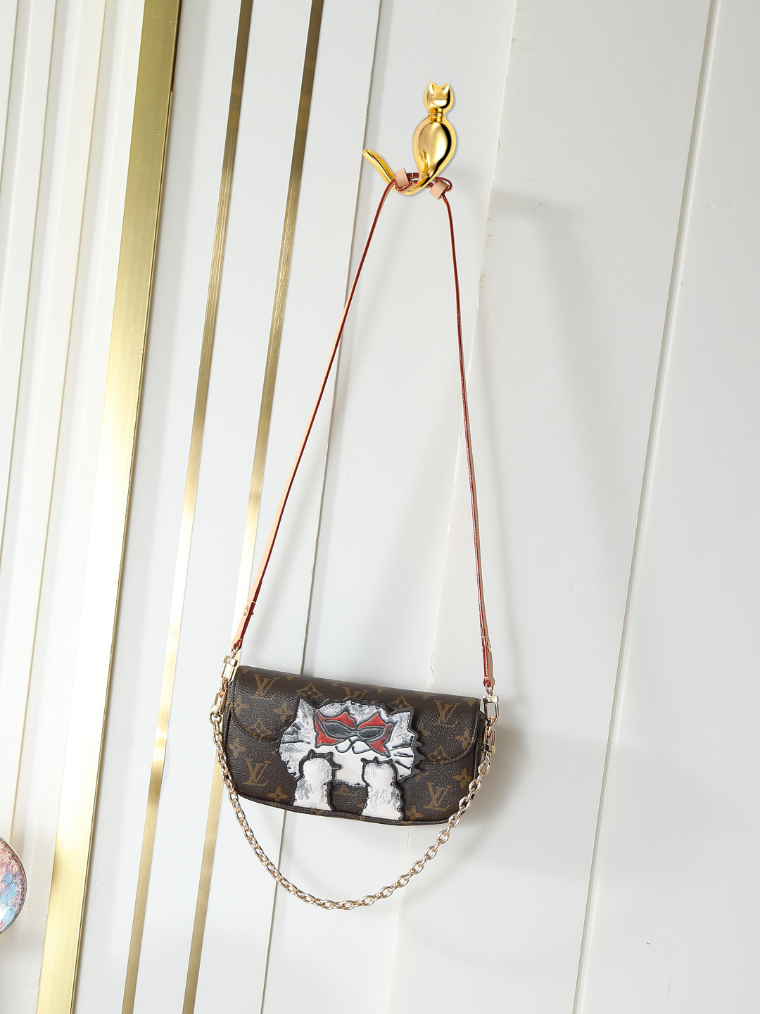 M15148 Bolso con cadena para gato para presbicia, bolso para las axilas, billetera con cadena, bolso Ivy