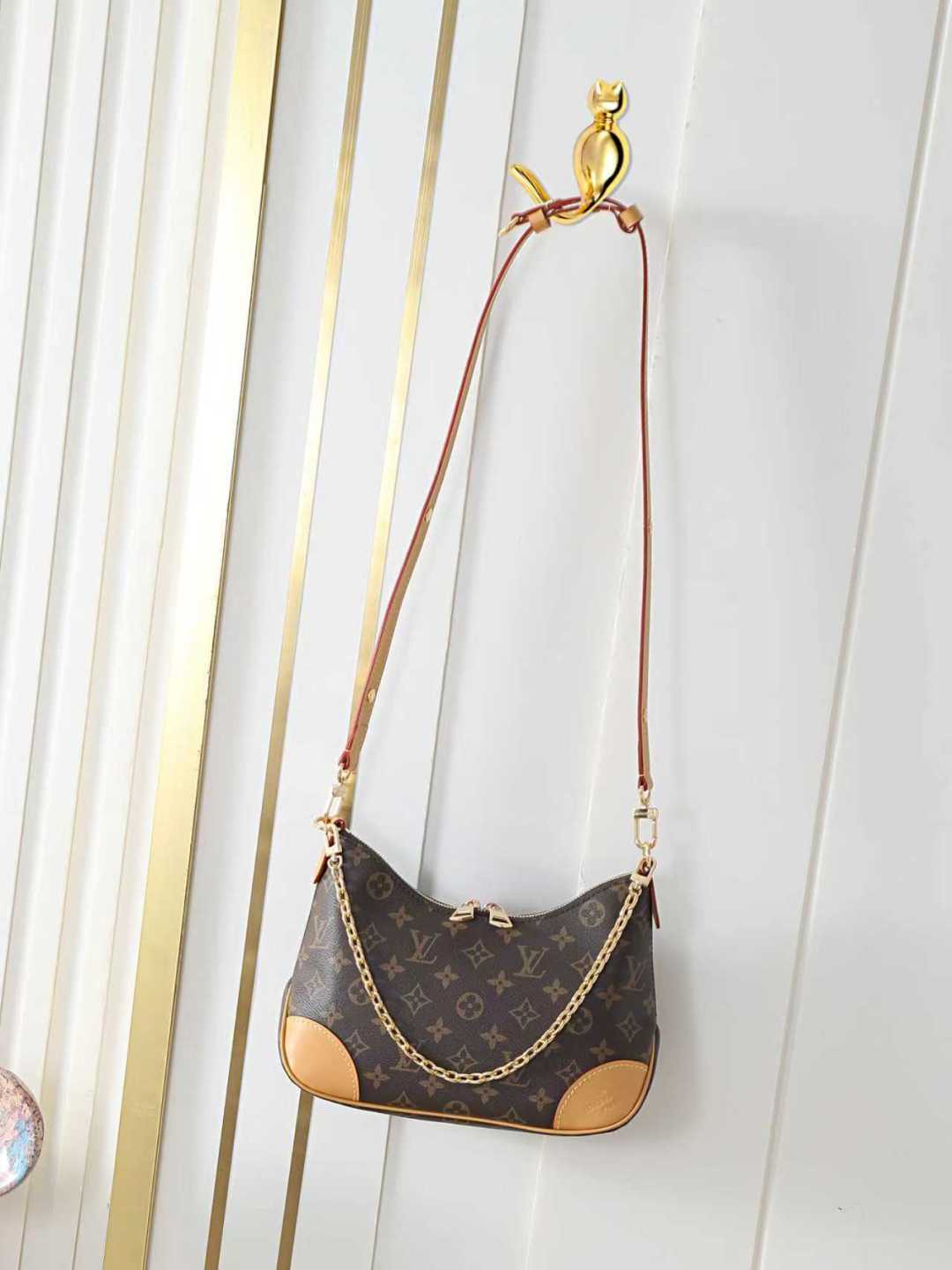 M45832 Bolso pequeño Odeon serie croissant de piel presbicia amarillo