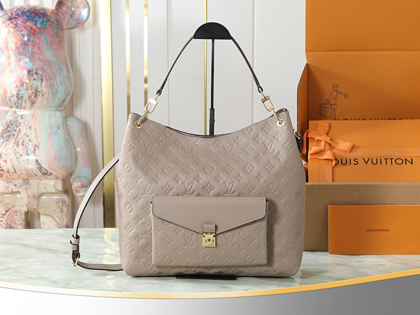 P710 [Pedido original superior, toma real exclusiva] M27937 albaricoque (en relieve) El bolso de hombro Hobo Metis negr…