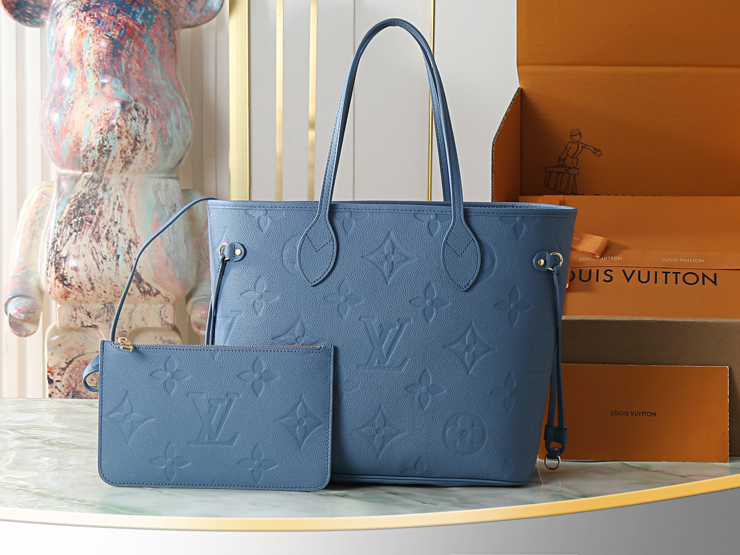 P680 [Pedido original superior, toma real exclusiva] M27358 bolso de compras azul de cuero en relieve NUEVO bolso Never…